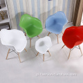 Drewniane plastikowe krzesło z podłokietnikami